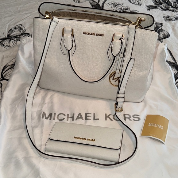 New❗️Michael Kors White and Gold Satchel and Matching wallet ❗️ - Picture 1 of 10